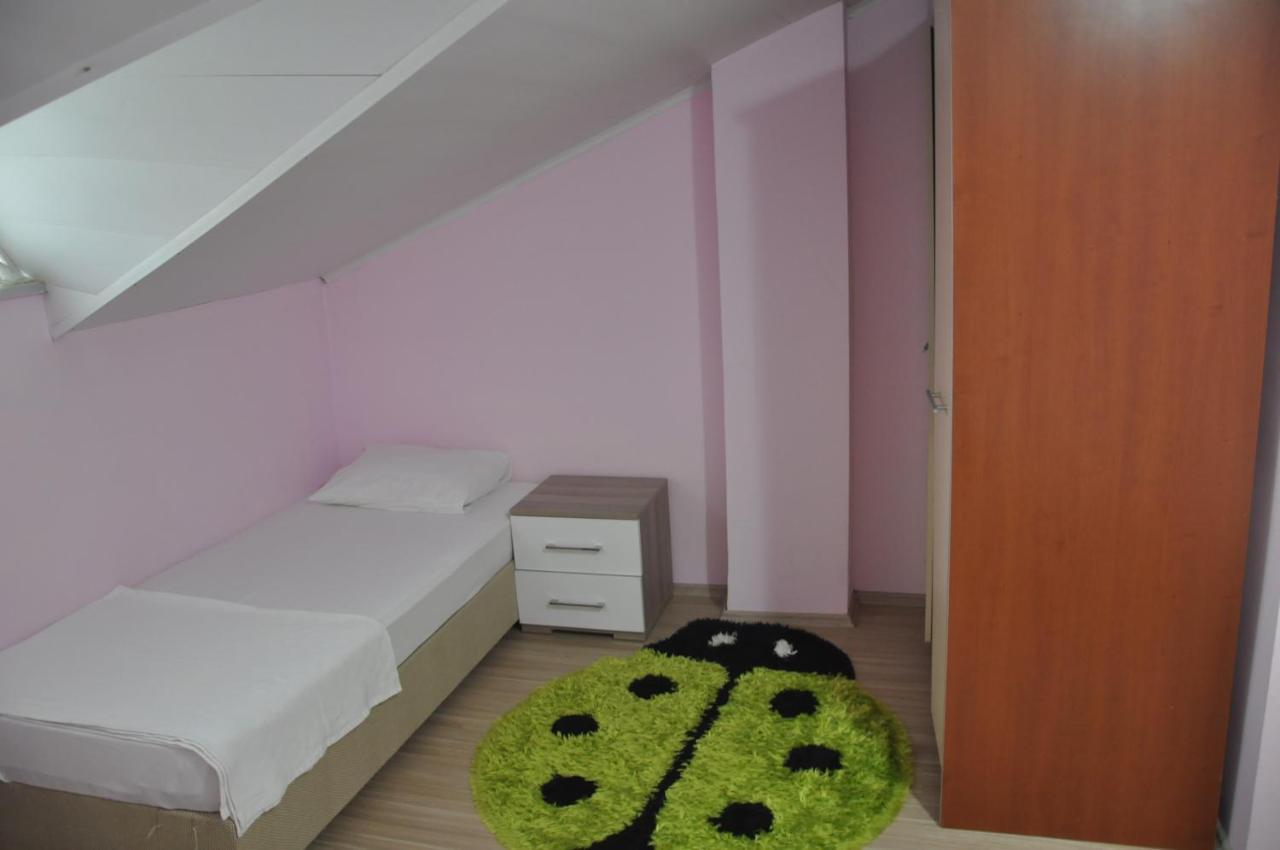 Balci Apartment Ечеабат Екстериор снимка
