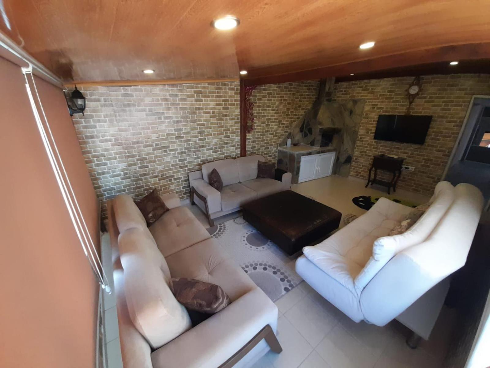 Balci Apartment Ечеабат Екстериор снимка